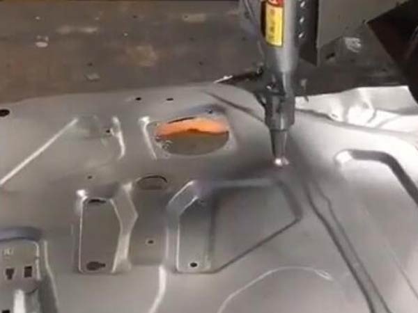 机械手三维切割